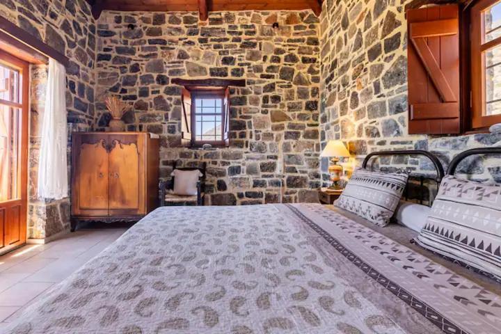 Traditional Stone House By The Sea... Καπετανιανά Εξωτερικό φωτογραφία