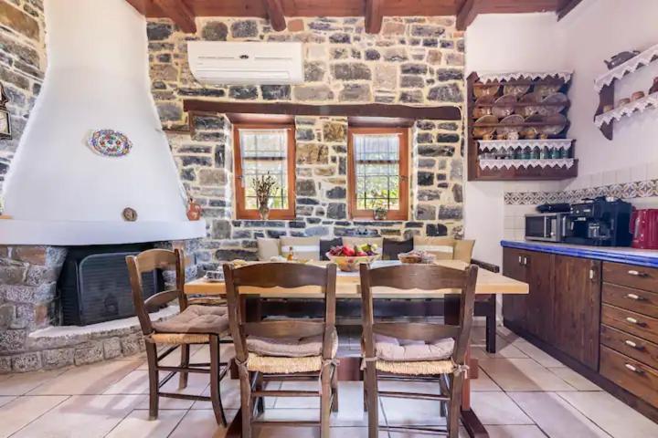 Traditional Stone House By The Sea... Καπετανιανά Εξωτερικό φωτογραφία